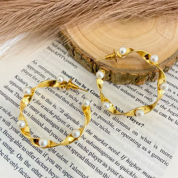 Golden_Handmade_Brass_Twist_Pearl_Earings_For_Women