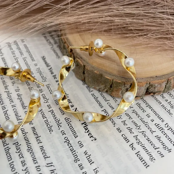 Golden_Handmade_Brass_Twist_Pearl_Earings_For_Women