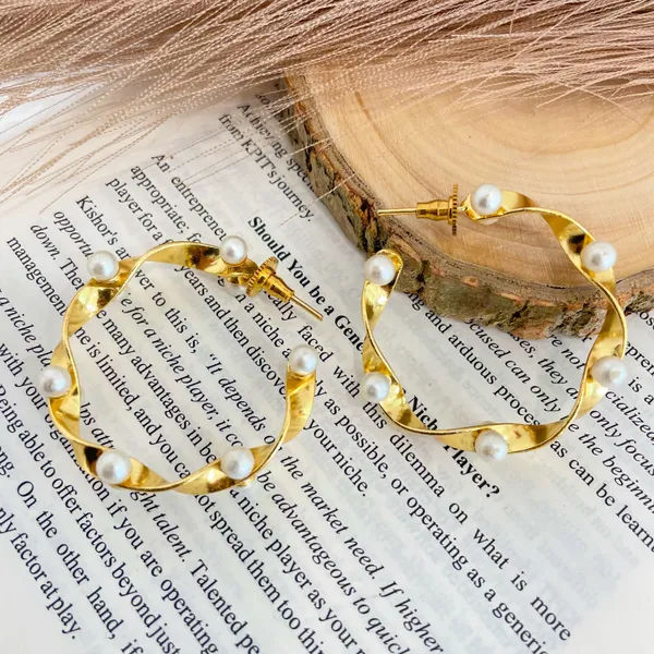 Golden_Handmade_Brass_Twist_Pearl_Earings_For_Women
