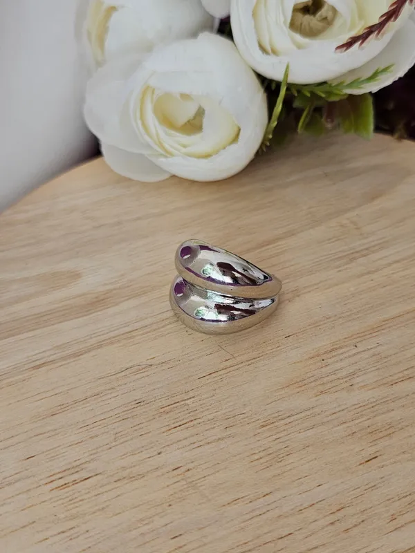 Silver_Encircling_Embrace_Silver_Ring_For_Women