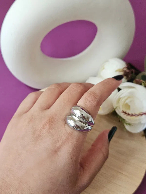 Silver_Encircling_Embrace_Silver_Ring_For_Women