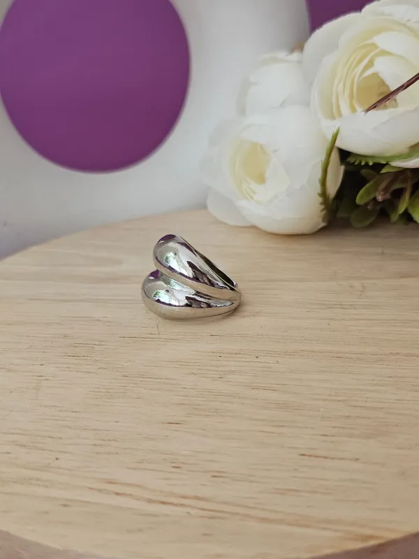 Silver_Encircling_Embrace_Silver_Ring_For_Women