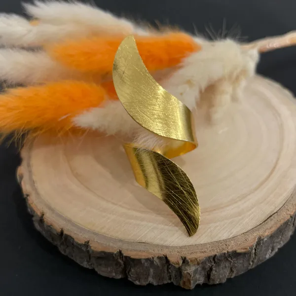 Golden_Handmade_Brass_Twisted_Leaf_Ring_Long_For_Women