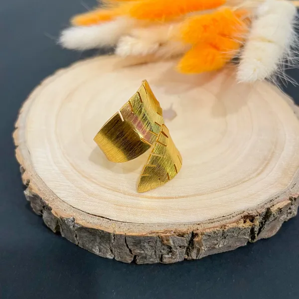 Golden_Handmade_Brass_Twisted_Leaf_Ring_Small_For_Women