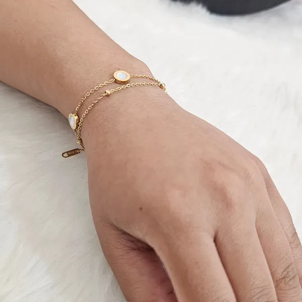 Golden_Lucky_Clover_Charm_Bracelet_For_Women