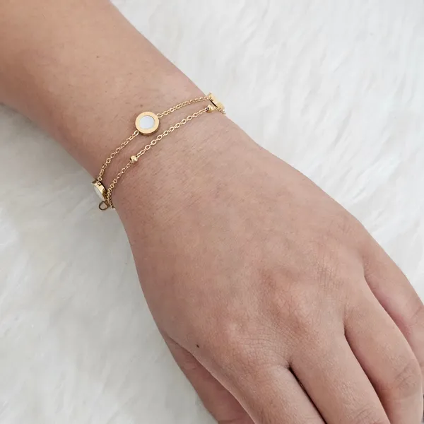 Golden_Lucky_Clover_Charm_Bracelet_For_Women