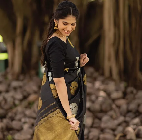Woven_Kanjivaram_Jacquard_Banarasi_Silk_Saree