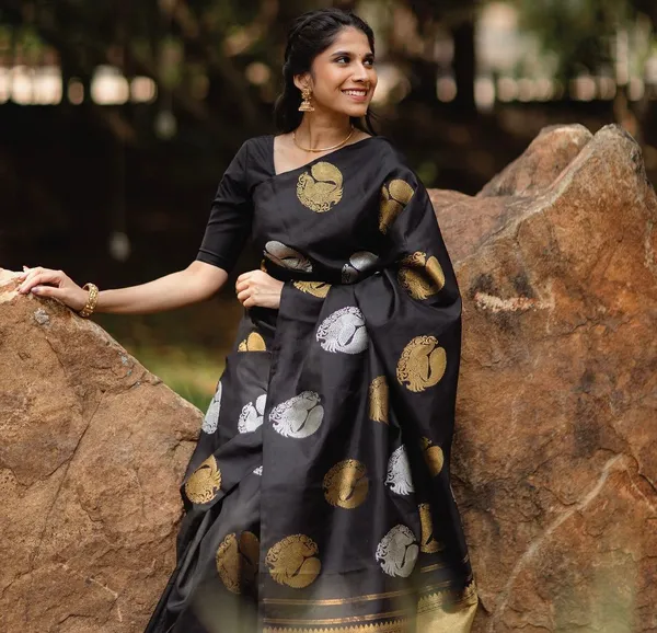 Woven_Kanjivaram_Jacquard_Banarasi_Silk_Saree