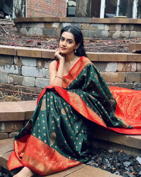 Woven_Kanjivaram_Jacquard_Banarasi_Silk_Saree