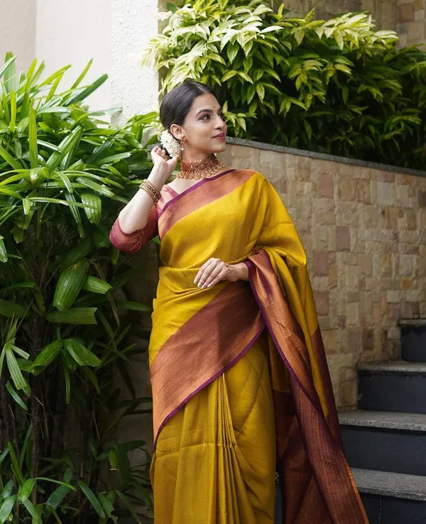 Woven_Kanjivaram_Jacquard_Banarasi_Silk_Saree