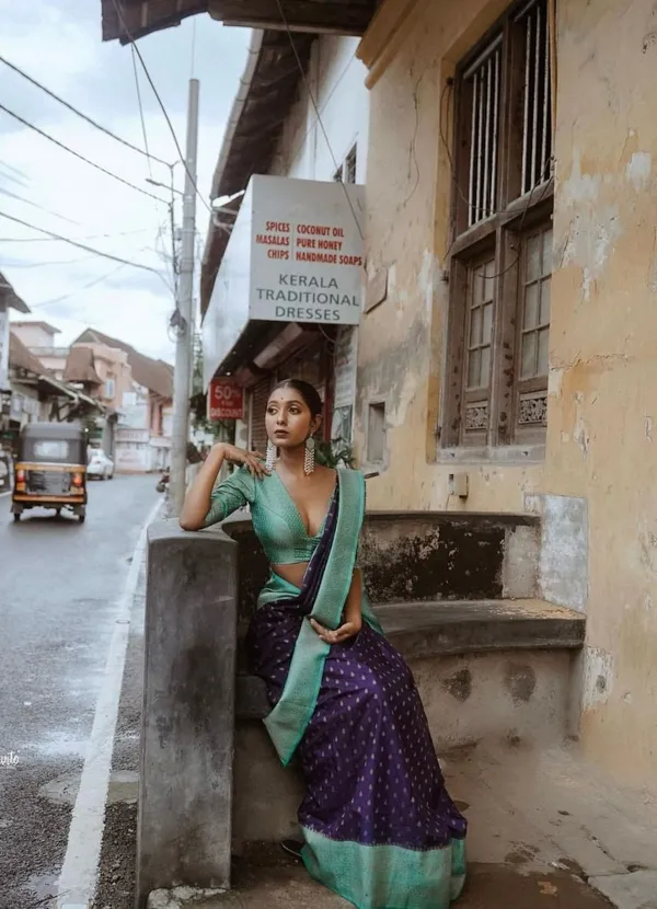 Woven_Kanjivaram_Jacquard_Banarasi_Silk_Saree