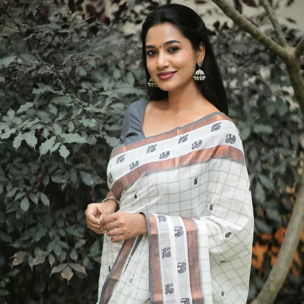 Woven_Kanjivaram_Jacquard_Banarasi_Silk_Saree