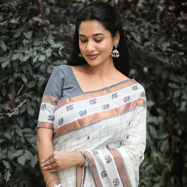 Woven_Kanjivaram_Jacquard_Banarasi_Silk_Saree