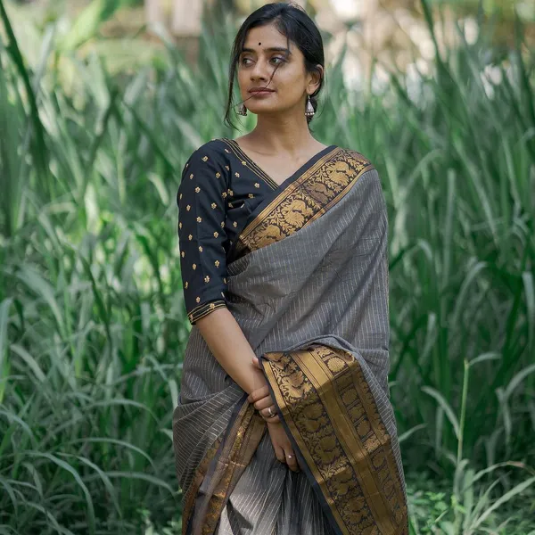 Woven_Kanjivaram_Jacquard_Banarasi_Silk_Saree