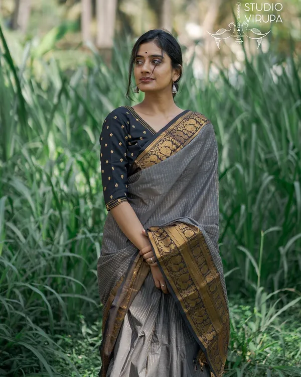 Woven_Kanjivaram_Jacquard_Banarasi_Silk_Saree