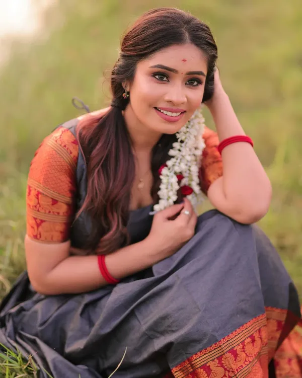 Kanjiveram_Silk_Zari_Lehenga_With_Blouse_Along_With_Banarsi_Silk_Dupatta