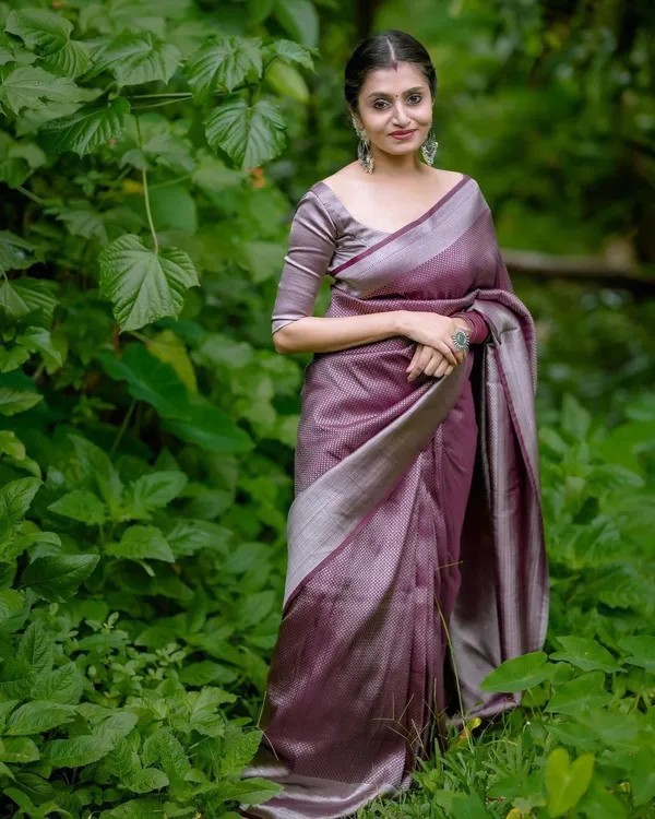 Woven_Kanjivaram_Jacquard_Banarasi_Silk_Saree