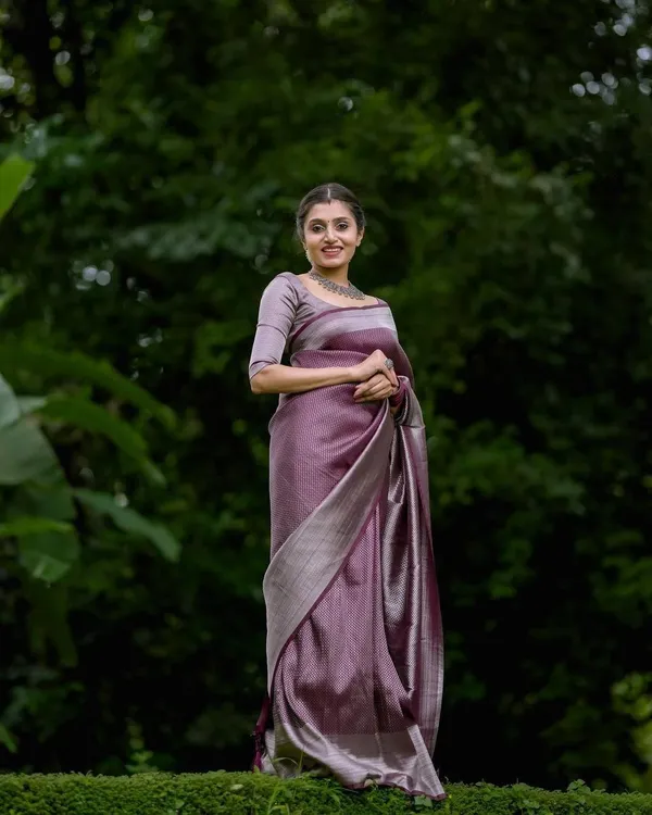Woven_Kanjivaram_Jacquard_Banarasi_Silk_Saree