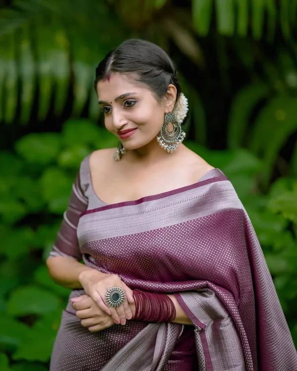 Woven_Kanjivaram_Jacquard_Banarasi_Silk_Saree
