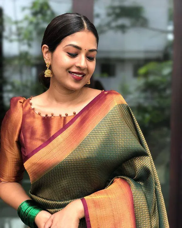 Woven_Kanjivaram_Jacquard_Banarasi_Silk_Saree