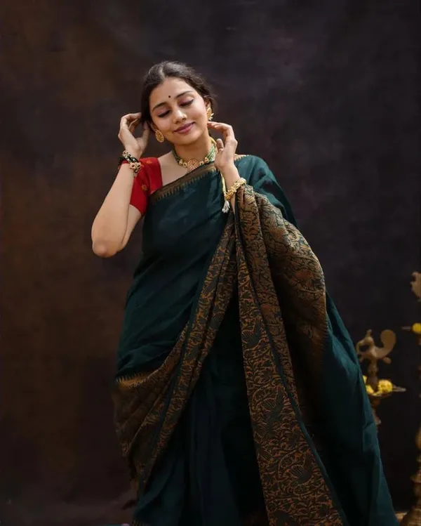 Woven_Kanjivaram_Jacquard_Banarasi_Silk_Saree