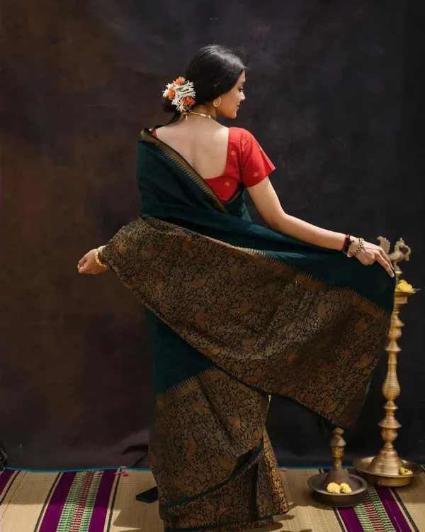 Woven_Kanjivaram_Jacquard_Banarasi_Silk_Saree