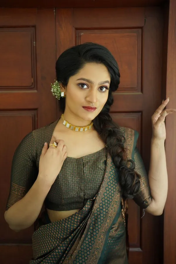 Woven_Kanjivaram_Jacquard_Banarasi_Silk_Saree