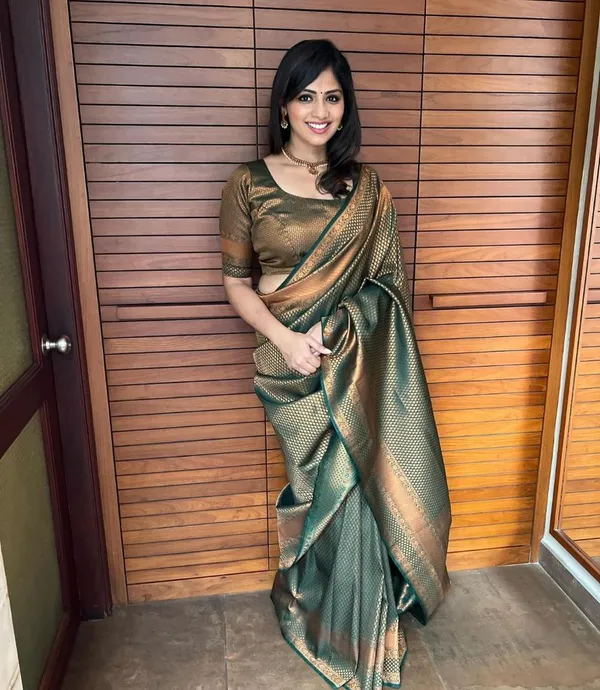 Woven_Kanjivaram_Jacquard_Banarasi_Silk_Saree