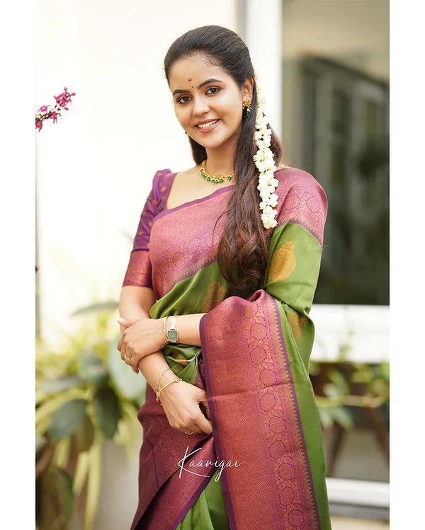 Woven_Kanjivaram_Jacquard_Banarasi_Silk_Saree