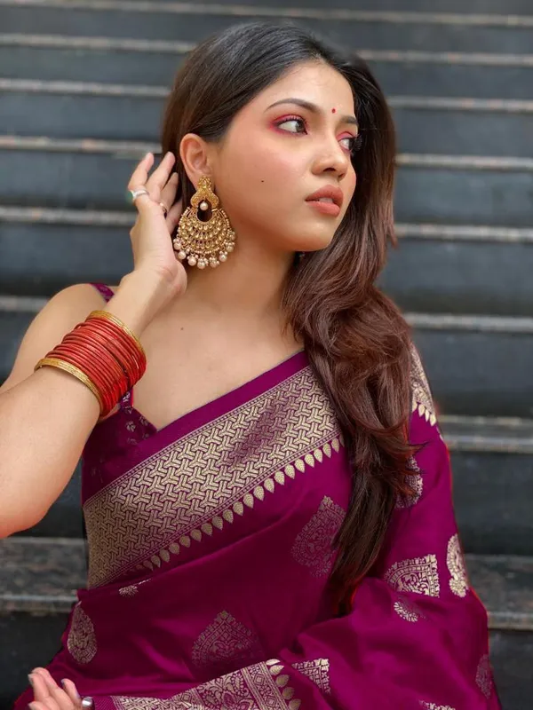 Woven_Kanjivaram_Jacquard_Banarasi_Silk_Saree