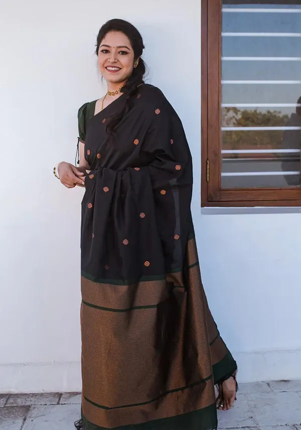 Woven_Kanjivaram_Jacquard_Banarasi_Silk_Saree