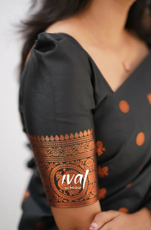 Woven_Kanjivaram_Jacquard_Banarasi_Silk_Saree