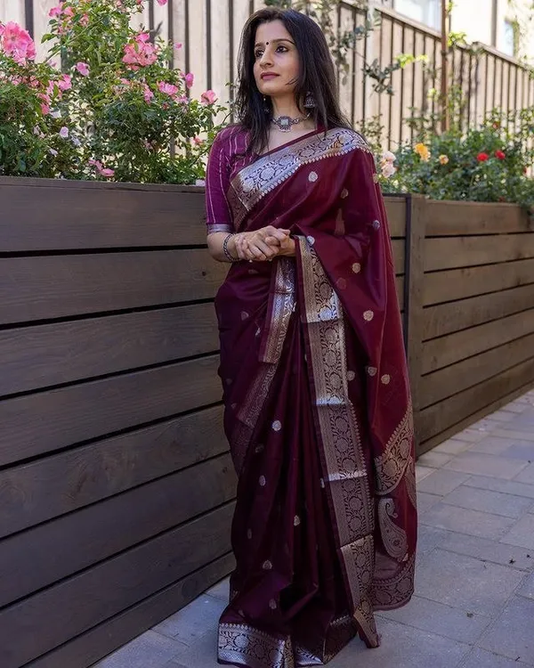 Woven_Kanjivaram_Jacquard_Banarasi_Silk_Saree