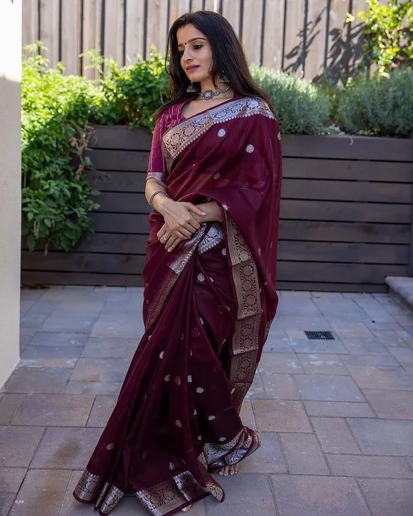 Woven_Kanjivaram_Jacquard_Banarasi_Silk_Saree