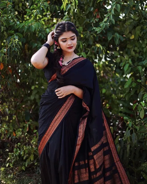 Woven_Kanjivaram_Jacquard_Banarasi_Silk_Saree