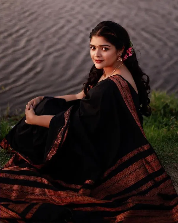 Woven_Kanjivaram_Jacquard_Banarasi_Silk_Saree
