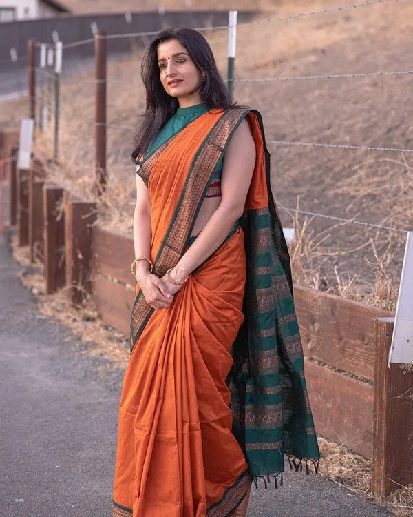 Woven_Kanjivaram_Jacquard_Banarasi_Silk_Saree