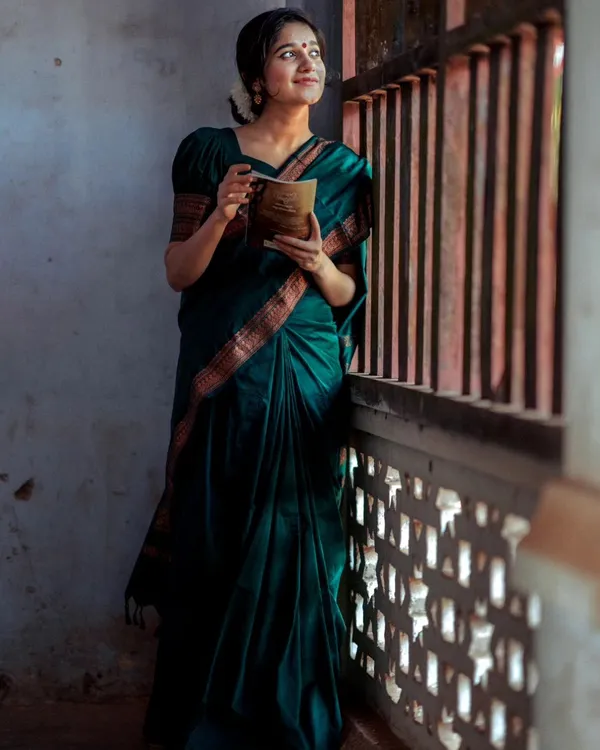 Woven_Kanjivaram_Jacquard_Banarasi_Silk_Saree
