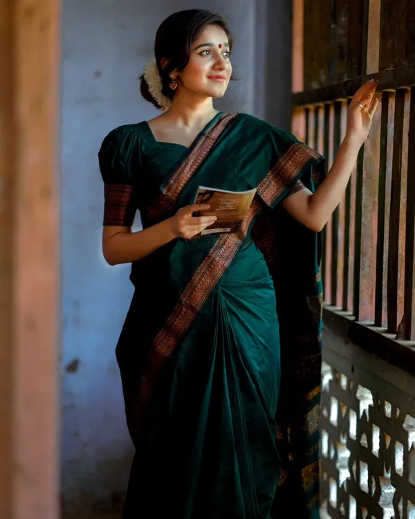 Woven_Kanjivaram_Jacquard_Banarasi_Silk_Saree