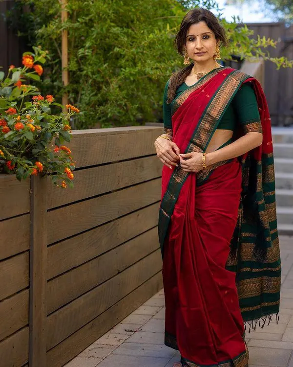 Woven_Kanjivaram_Jacquard_Banarasi_Silk_Saree