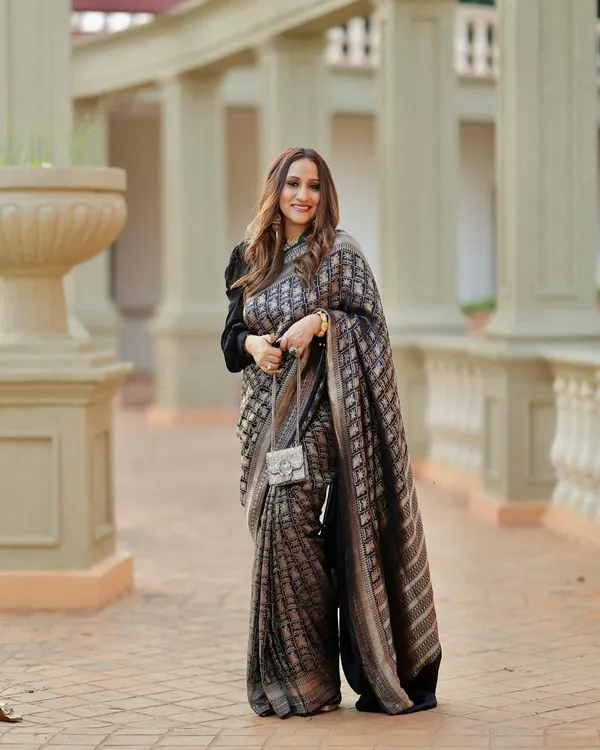 Woven_Kanjivaram_Jacquard_Banarasi_Silk_Saree