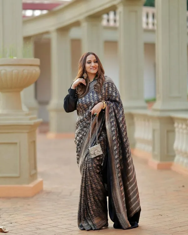 Woven_Kanjivaram_Jacquard_Banarasi_Silk_Saree