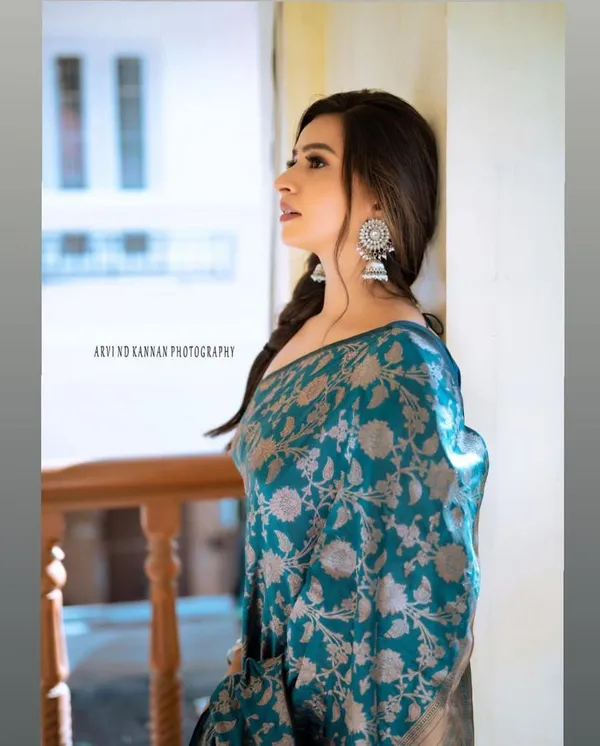 Woven_Kanjivaram_Jacquard_Banarasi_Silk_Saree