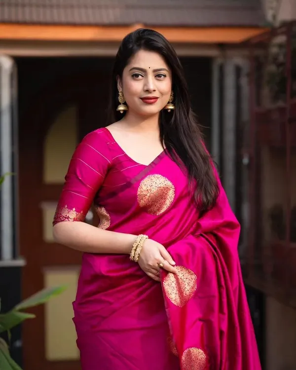 Woven_Kanjivaram_Jacquard_Banarasi_Silk_Saree