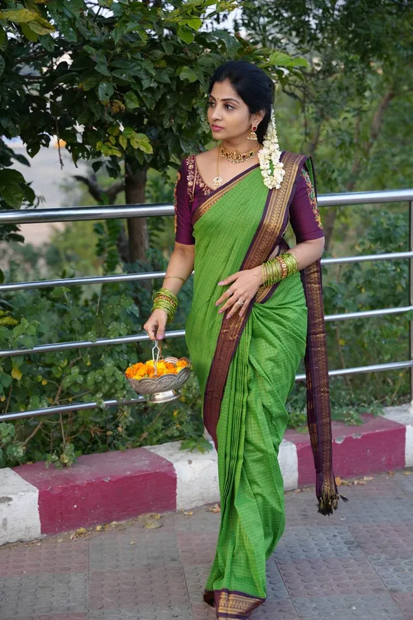 Woven_Kanjivaram_Jacquard_Banarasi_Silk_Saree