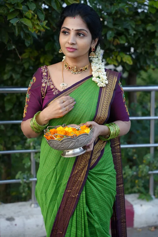 Woven_Kanjivaram_Jacquard_Banarasi_Silk_Saree
