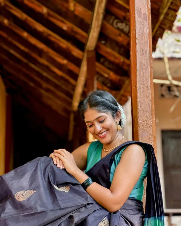 Woven_Kanjivaram_Jacquard_Banarasi_Silk_Saree