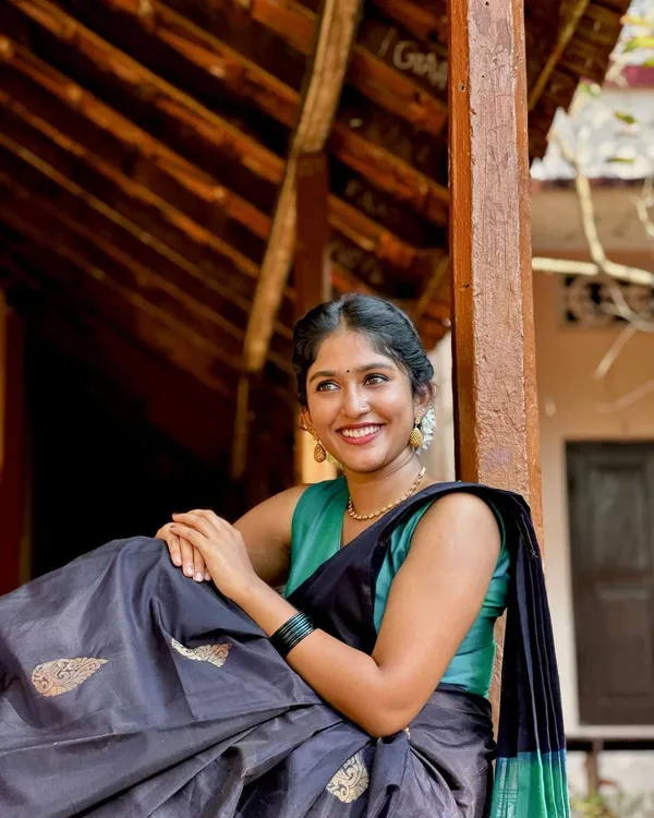Woven_Kanjivaram_Jacquard_Banarasi_Silk_Saree