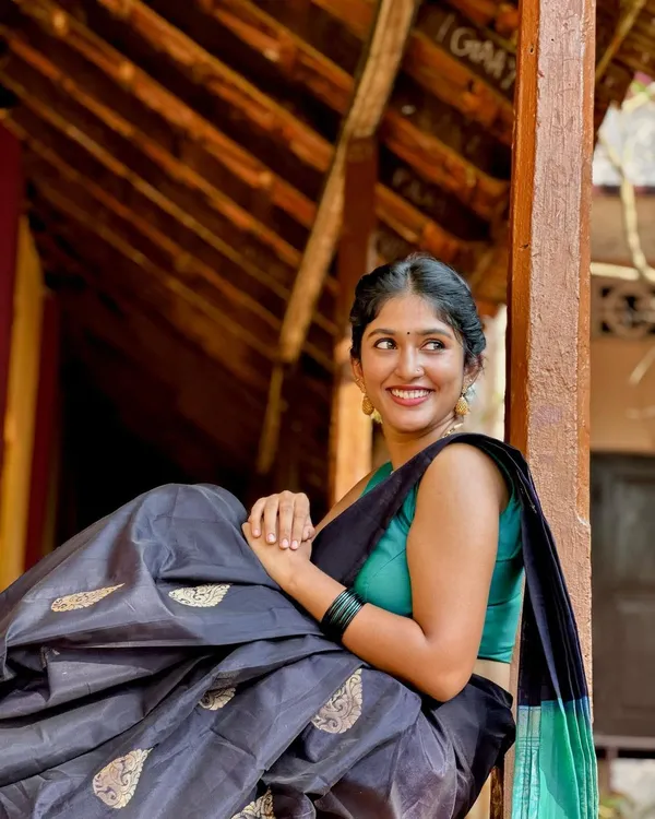 Woven_Kanjivaram_Jacquard_Banarasi_Silk_Saree