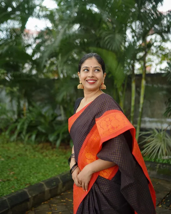 Woven_Kanjivaram_Jacquard_Banarasi_Silk_Saree